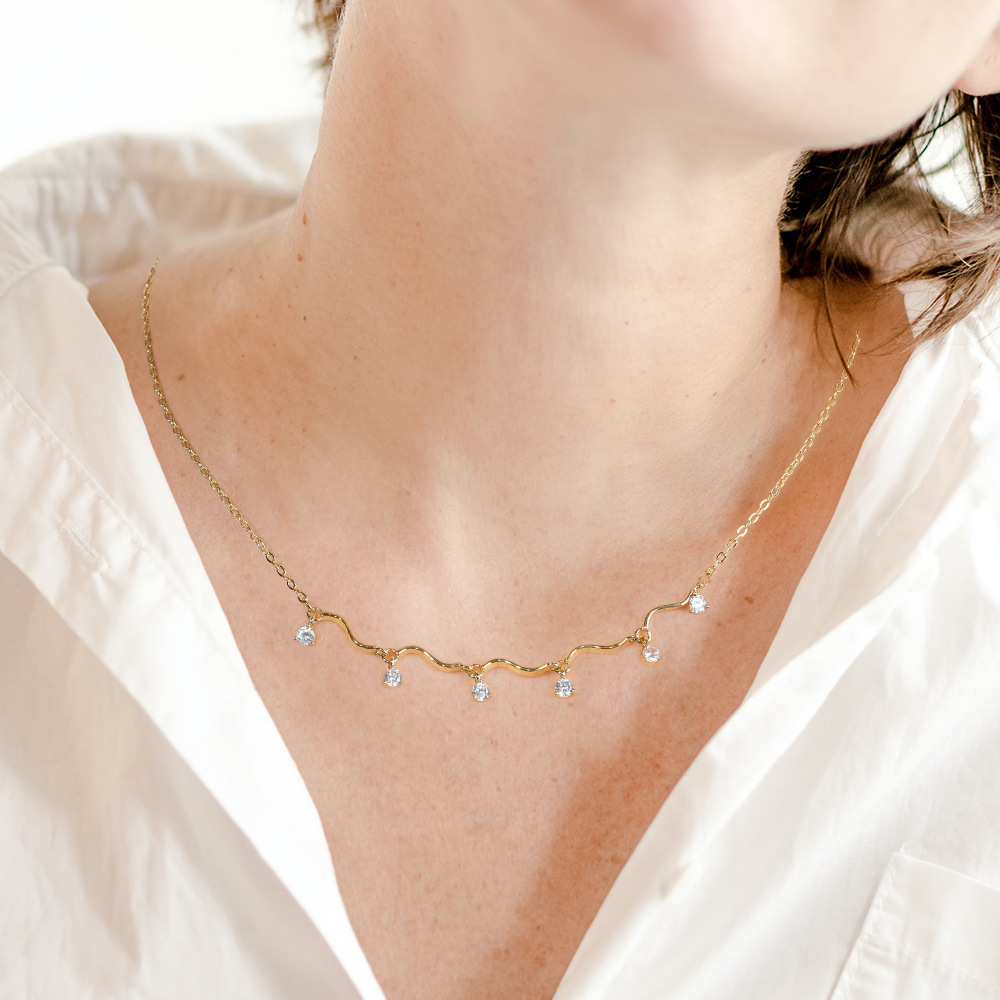 Collier en zircon forme vague – Pendentif scintillant élégant pour femme