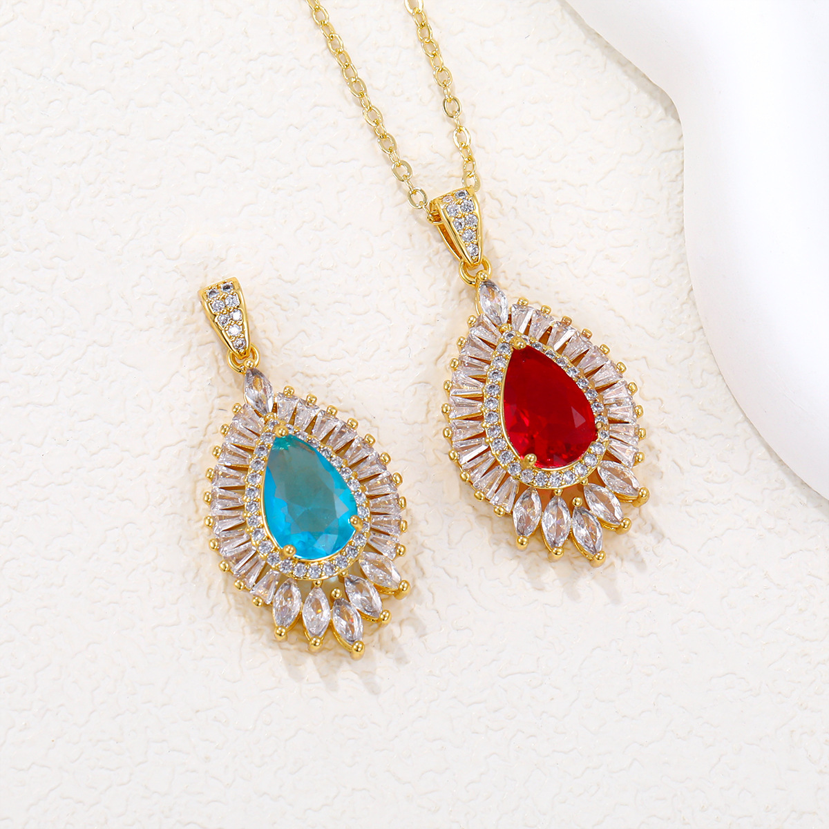 Luxury Teardrop Cubic Zirconia Pendant Necklace Gold Plated Full Rhinestone Clavicle Chain For Women